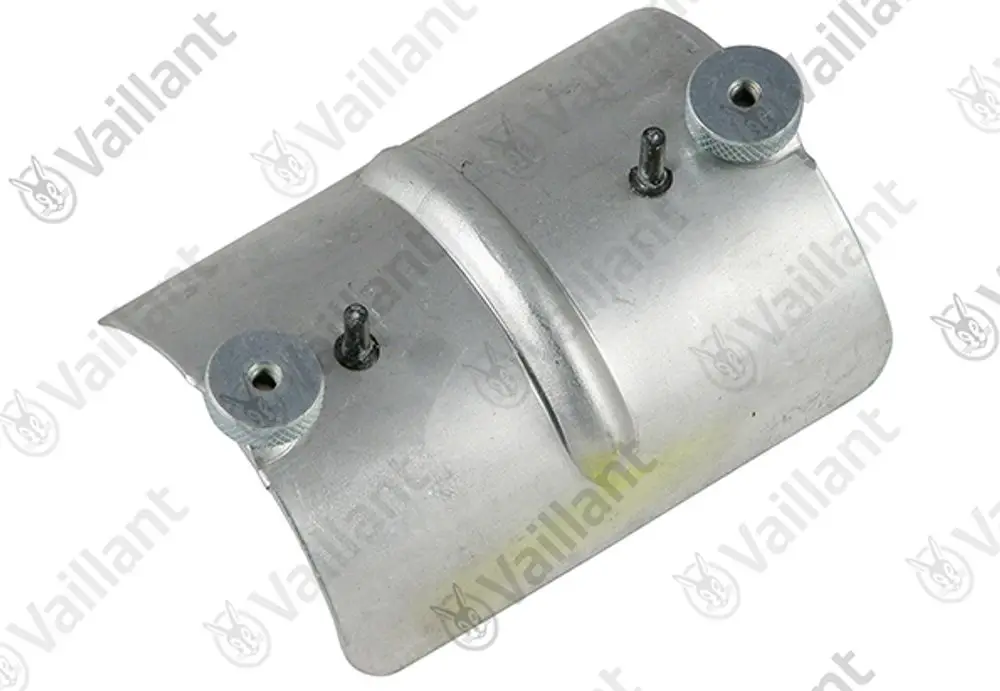 Vaillant Metalldeckel mit zwei Schrauben und einem Halteclip, gebogen, ohne erkennbare Maße, auf einem neutralen Hintergrund.